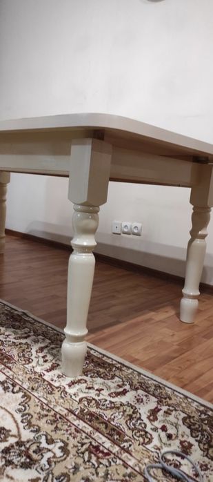 Стол для гостиной