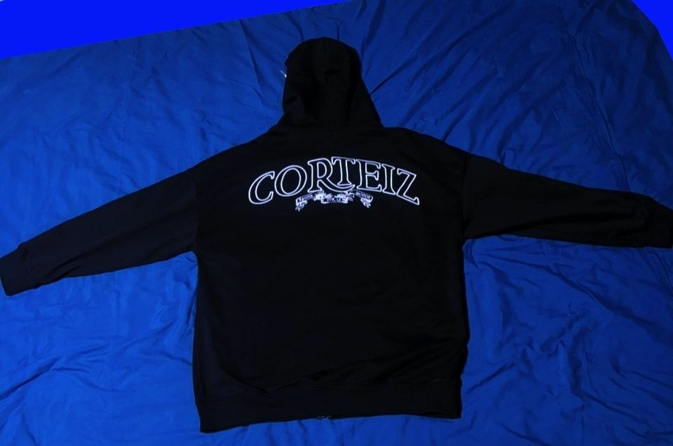 Black corteiz zip