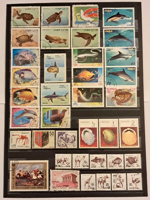 Пощенски марки тема ”Животни”.