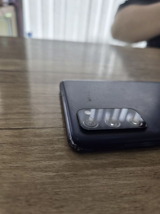 Продам samsung s20fe 6/128