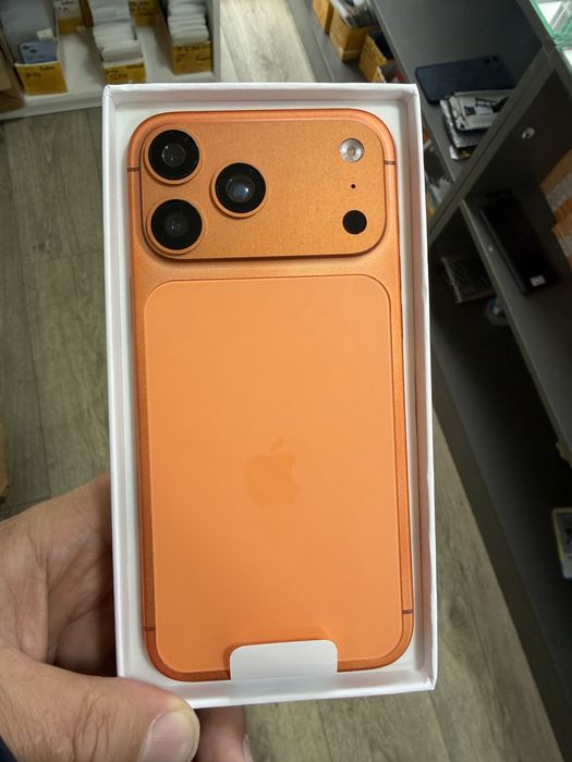 Продам 17 про мах.  Рефлика. Но отллично работает