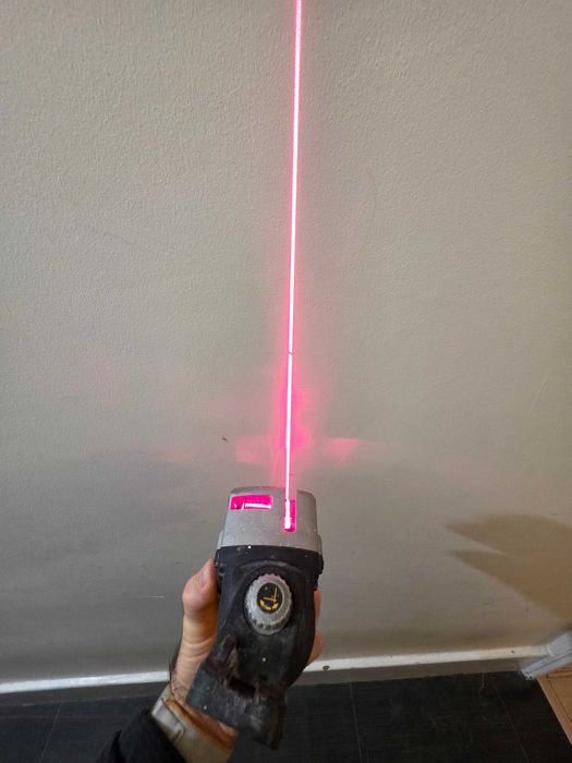 Лазерен нивелир Девалт Dewalt DW089