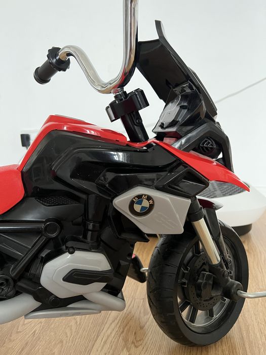 Трехколесный велосипед BMW