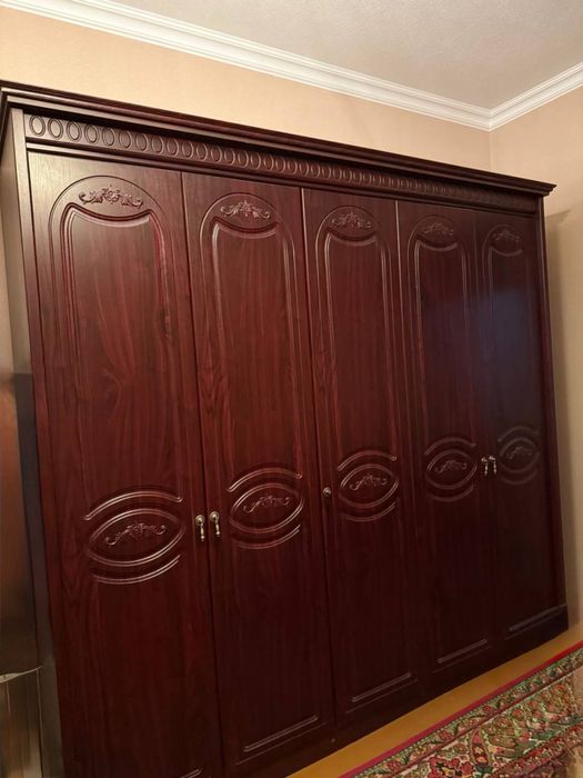 Продается спальный гарнитур