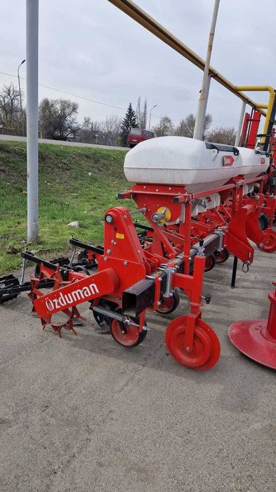 Культиватор с окучниками 6-ти рядный