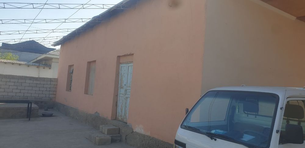 Hovli sroshna sotiladi