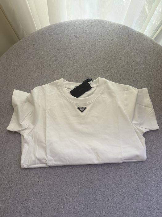 Продам женскую футболку Прада