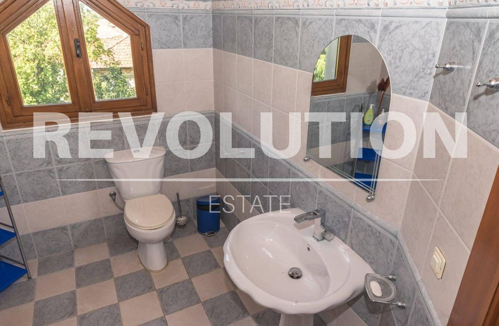 Дава се под наем Къща в с. Приселци, Област Варна - 300 кв.м за 2000 € - Снимка #16