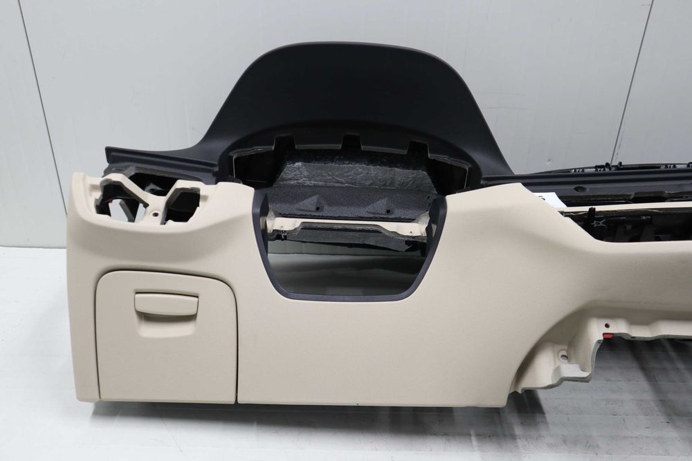 Арматурно табло БМВ Г30 Г31 BMW G30 G31 Черно/Бежово