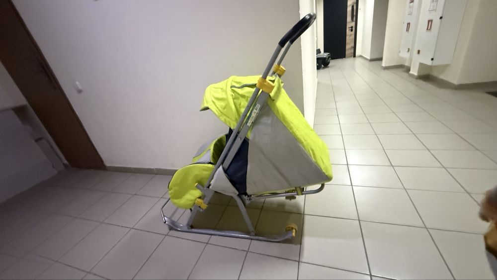 Санки коляски очень качественный и теплый.