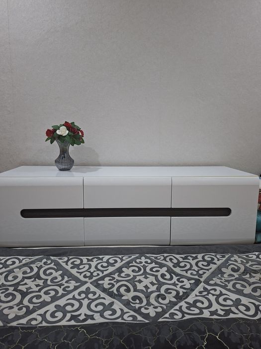 Продам тумбу под телевизор