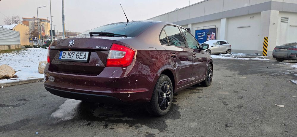 Skoda Rapid  > culoare visinie  > 105 cai  > 113 500 km > an 2013