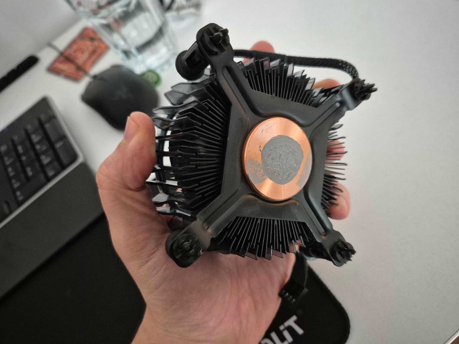 Cooler stock Intel Laminar LGA 1700