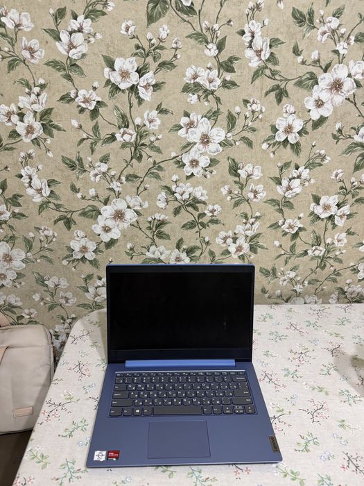 Ноутбук Lenovo i