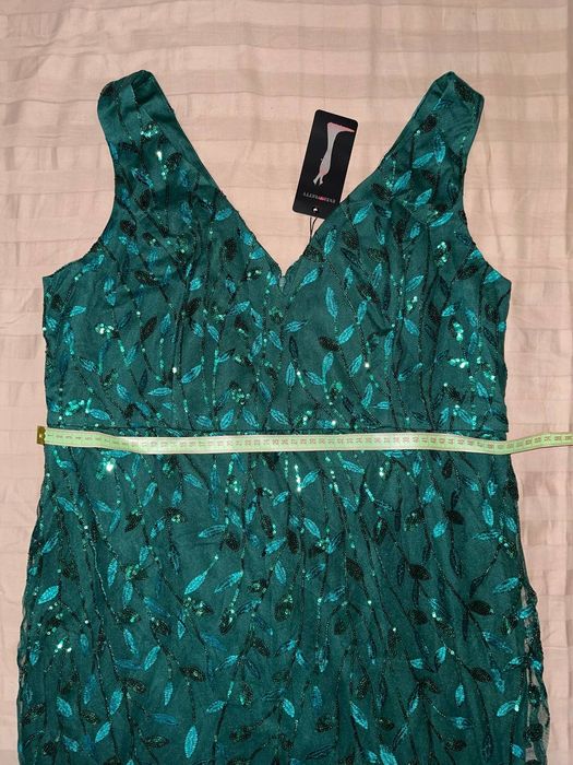 Платье нарядное новое.