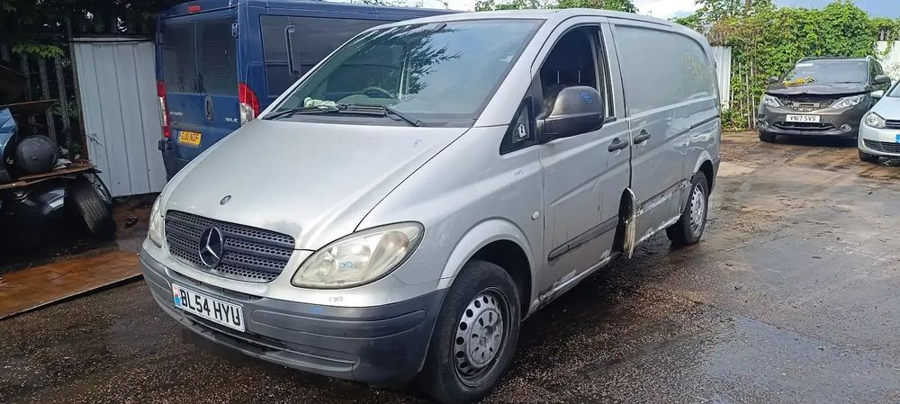 Dezmembrari / Dezmembrez Mercedes Vito 2.2 D646982(07T) cutie viteze manuala D716652(67Z) cod culoare 9744 (Vopsea argintiu strălucitor metalizat)