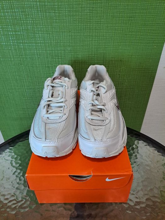 Adidași Nike Initiator Damă, Mărimea 38, Noi - Alb/Argintiu