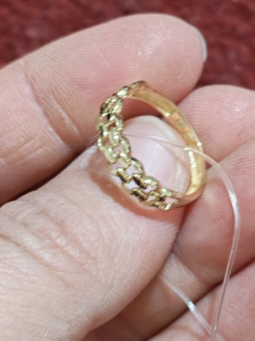 Uzuk razmer 16 yoki 16.5 585prova 1marta taqqanman birkasini uzilgan.