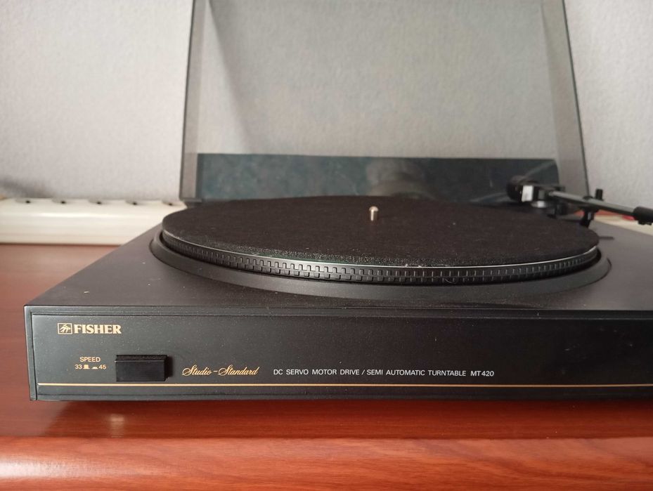 Продам проигрыватель винил дисков FISHER.