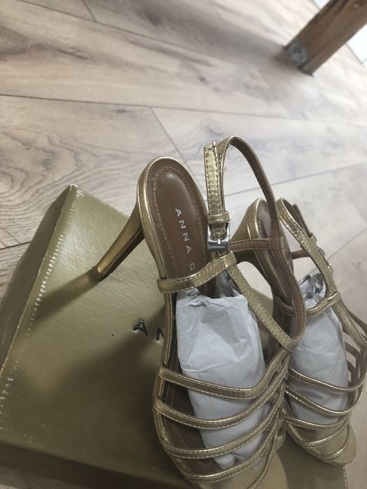 Vand sandale piele nr 39, pret 300 lei, stare impecabila