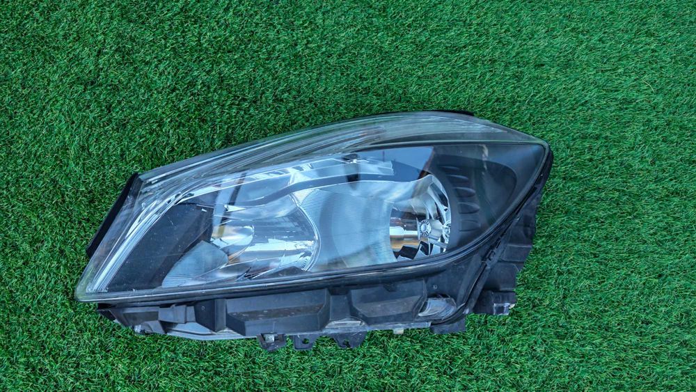 Продавам фар за Mercedes A Class W176 / Мерцедес А Класа В176
