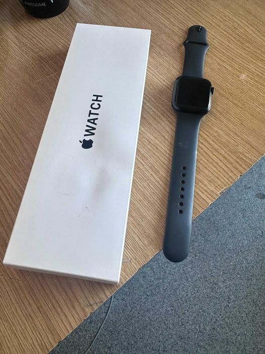 Apple Watch SE 2025 – 44mm – Impecabil – 100% baterie – Ca nou