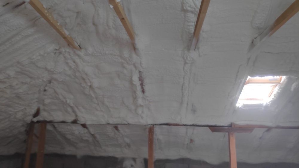 Izolatie cu spuma poliuretanica si poliurea