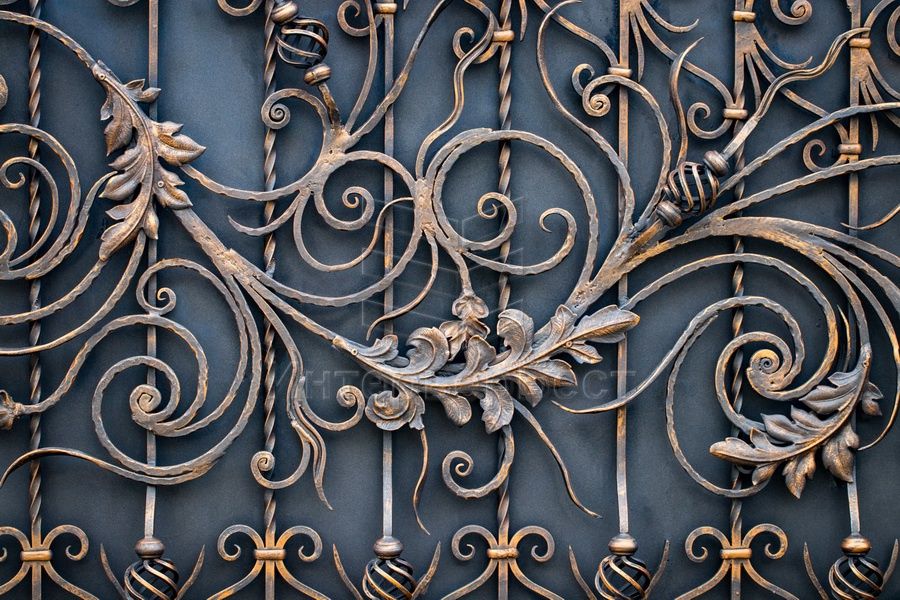 Покраска ворота, дверь, тапчан, лесница