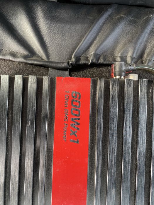 Продам сабвуфер с усилителем