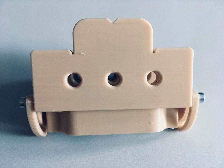 Sablon mobila din plastic dur bej forma U v.2 ericsoane si cepi lemn