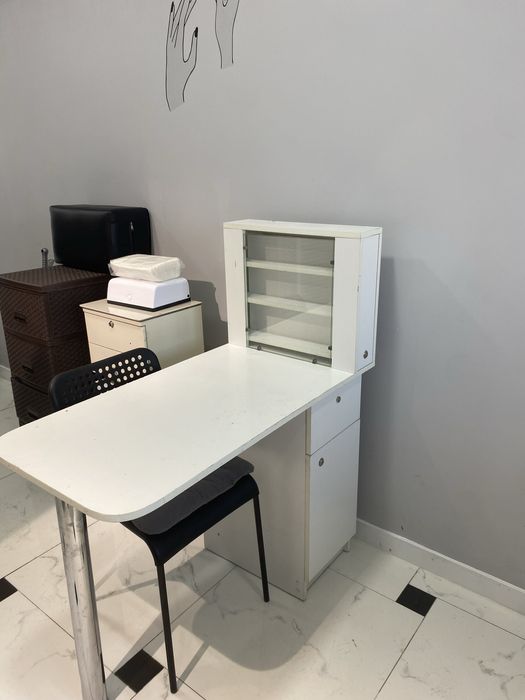 Продается маникюрный стол