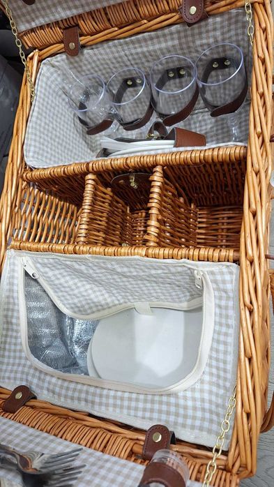 Нова Кошница За Пикник За Четирима с Отеление за Бутилки