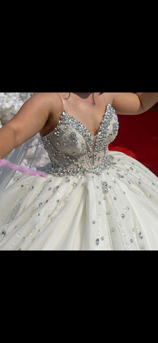 Vand rochie de mireasa cu voal si coronita