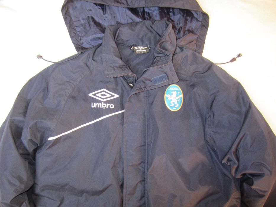 Geaca iarna Umbro,masura S-M,groasa, poliester, gluga, stare f.buna