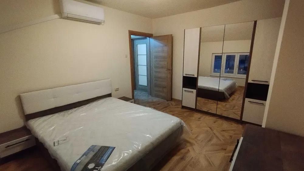 Дава се под наем Тристаен апартамент в Пловдив, Център - 120 кв.м за 775 € - Снимка #4