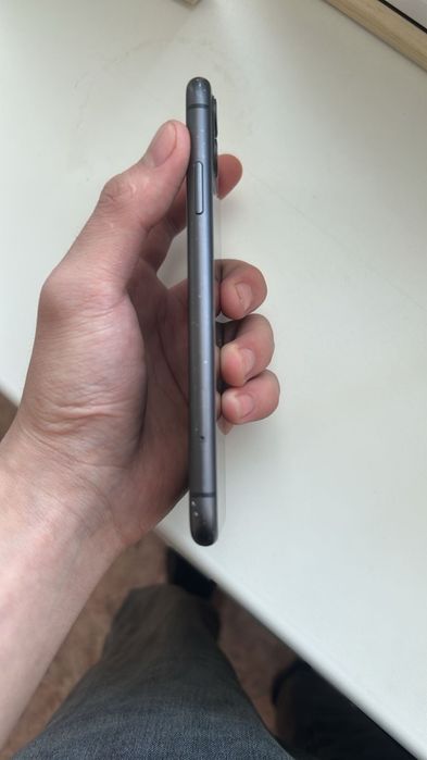 Продам Айфон 11.