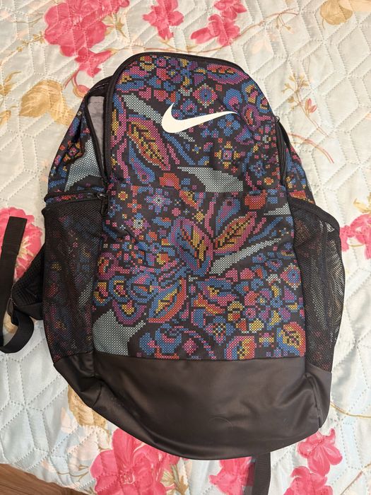 Раница на Nike запазена