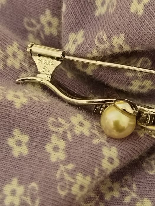 Брошь серебряная