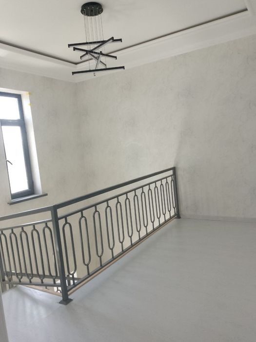 Sotiladi. 2 qavatli hovli tamirlangan holda