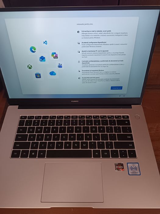 Huawei MateBook D 15 BOHK-WAX9X
cu AMD Ryzen 7 3700U, 8 GB RAM și graf