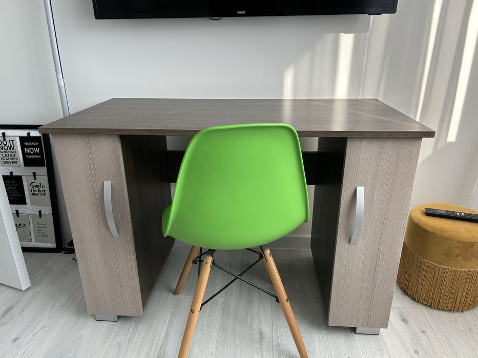 Birou cu doua spatii se depozitare + scaun