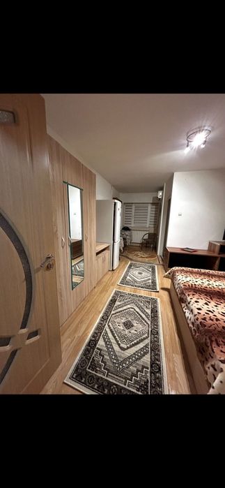 Închiriez garsoniera