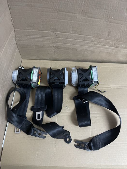 Centura dreapta stanga fata Audi A8 4H 34065408H / 4H0857706A / 34055366