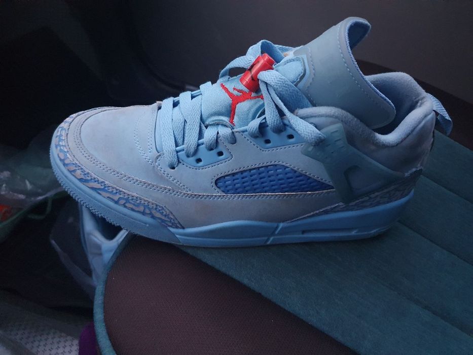 Пара оригинальных обуви продаётся