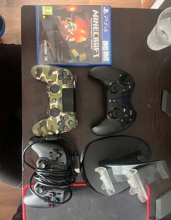 PS4 +3 контролери + безжично зарядно  408.5GB