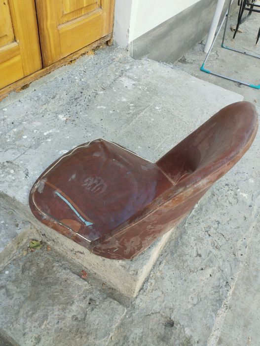 Продаю кресло  каркас железный