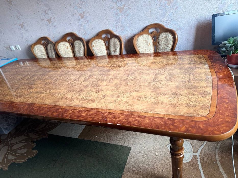 Mehmonxona mebeli, stol va stullari
