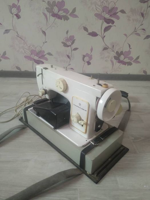 Продам швейную машинку