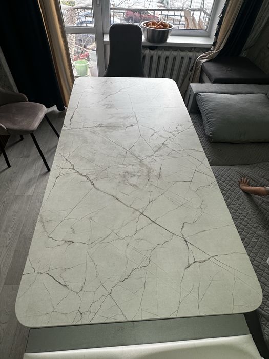 Стол для гостинный