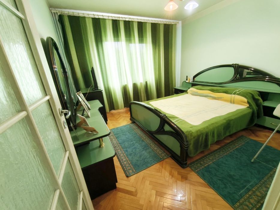 Proprietar, vând apartament tip PB, 3 camere , et.3, pe str Simion Barnutiu-la intersectia zonelor central, Calea Aradului, Prima